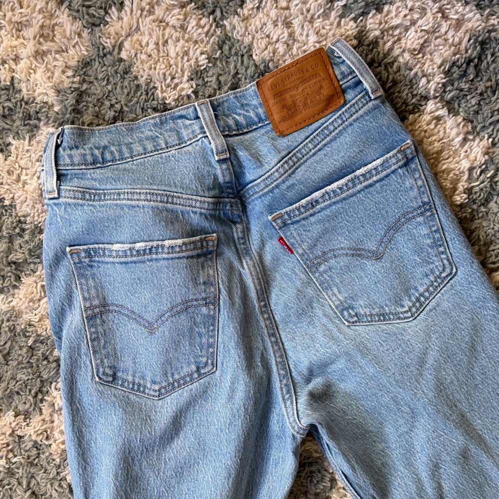 Levi’s - Picture 2 of 5